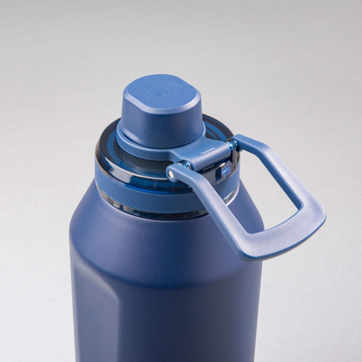Garrafa Térmica PACCO Vyta 1200ml, aço inoxidável azul, alta performance térmica, design elegante e duradouro para bebidas frias e quentes.