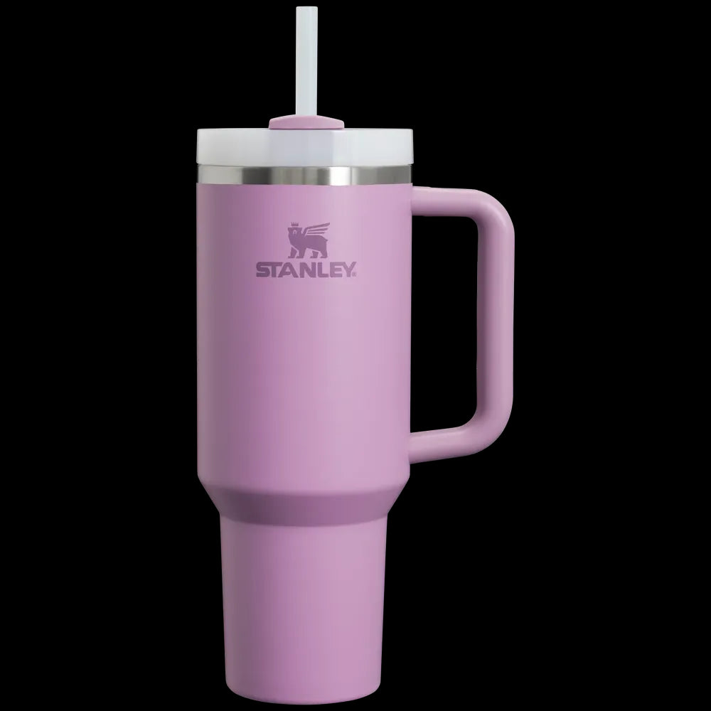 Copo Quencher Stanley 1,18L rosa com alça ergonômica e tampa FlowState com canudo, ideal para hidratação diária com estilo.