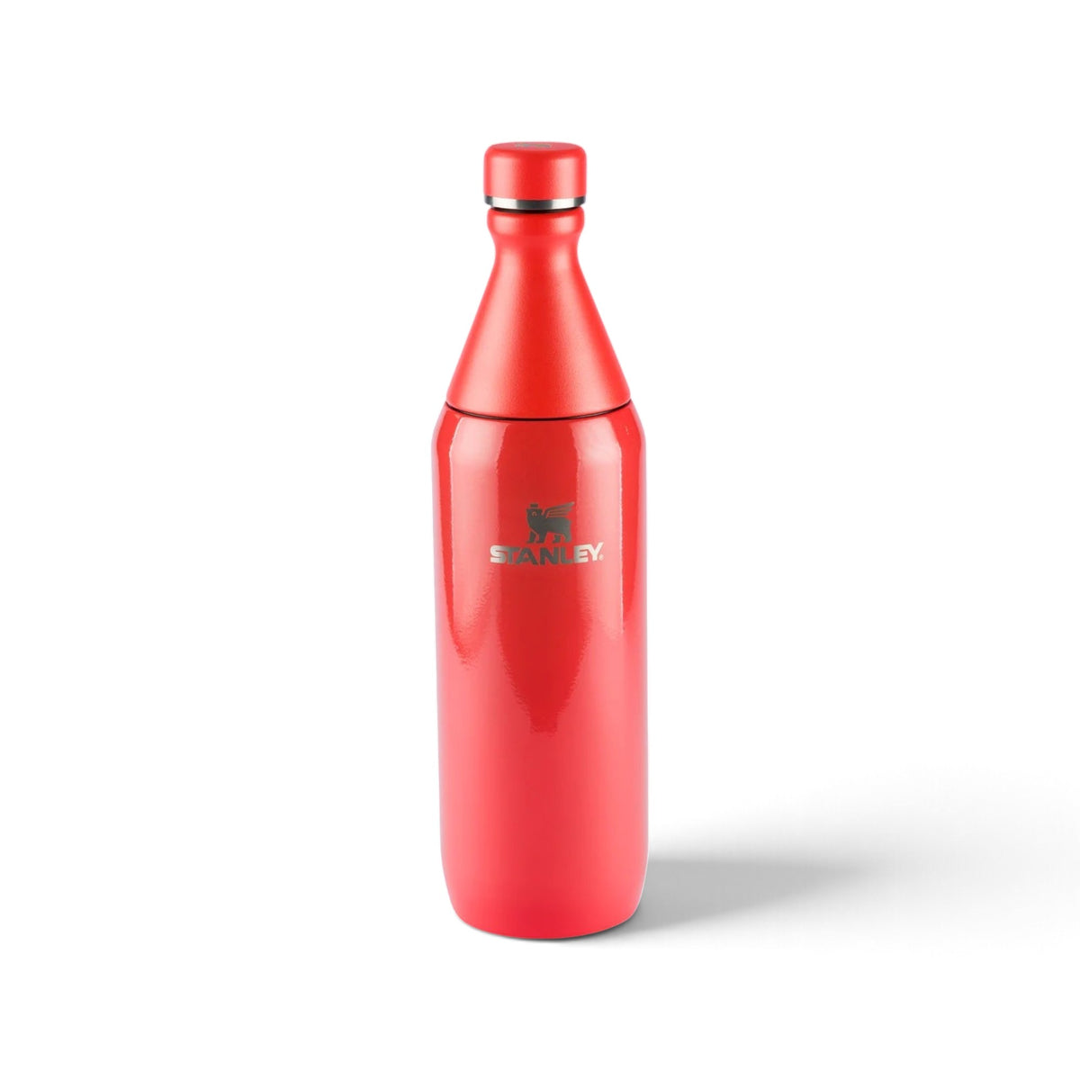 Garrafa Térmica Slim Bottle Stanley (591 ml) Hot Coral Gloss, vista frontal com tampa fechada