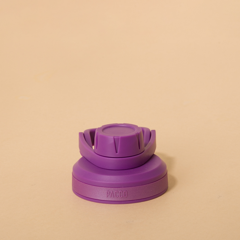 Tampa PACCO Stiff roxa com design arrojado, fabricada em polipropileno de alta qualidade, vedação em silicone para transporte seguro sem vazamentos.