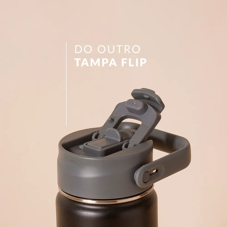 Tampa PACCO Duo com tampa flip e vedação em silicone para fácil hidratação.