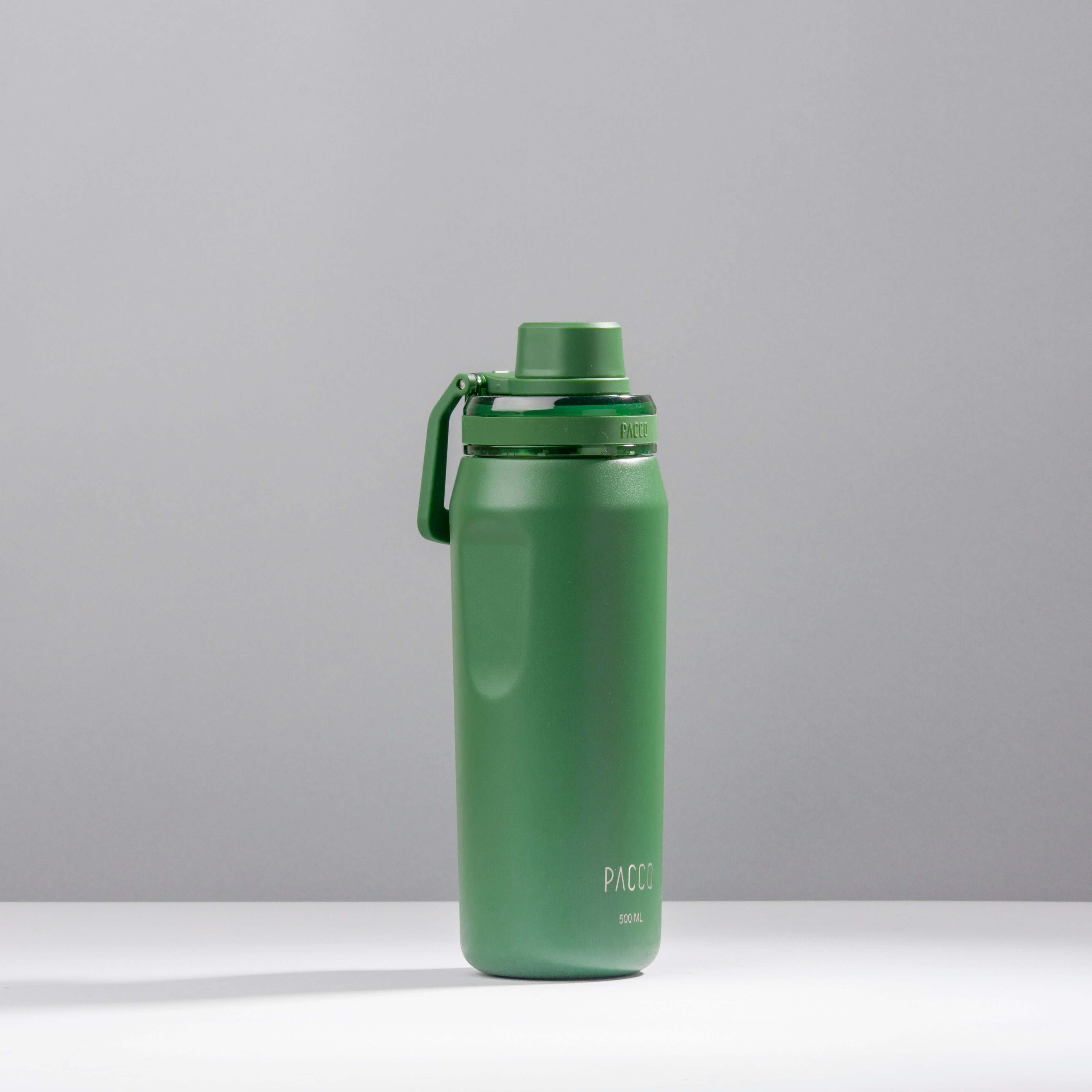 Garrafa Térmica PACCO Vyta 500ml verde, compacta e sofisticada, com isolamento a vácuo para líquidos quentes e frios.
