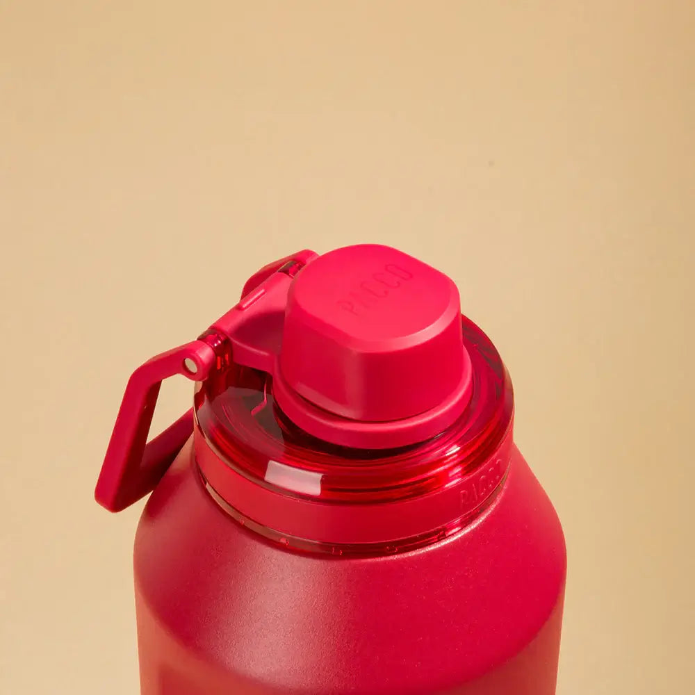 Garrafa Térmica PACCO Vyta 1200ml vermelha com tampa eficiente, feita em aço inox, garantindo bebidas quentes e frias por horas.