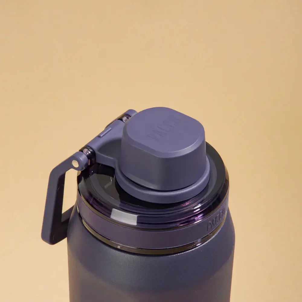 Garrafa Térmica PACCO Vyta 500ml em aço inoxidável, vista detalhada da tampa, destacando tecnologia de isolamento a vácuo.