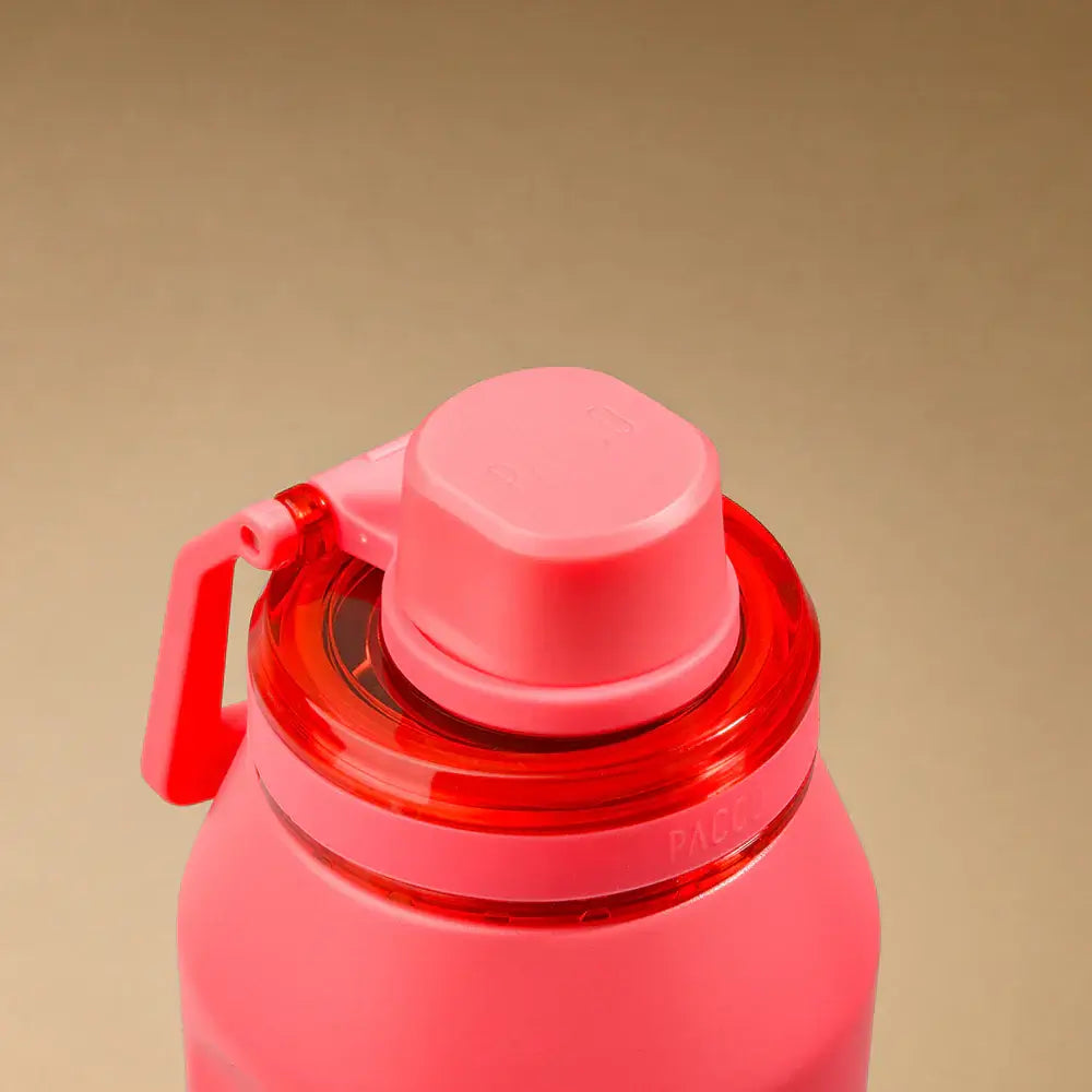 Garrafa Térmica PACCO Vyta 950ml rosa com tampa giratória, destacando design sofisticado e desempenho térmico, ideal para bebidas quentes e frias.