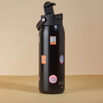 Garrafa Térmica PACCO Easy 950ml Selos de Viagem Preto, com a tampa aberta
