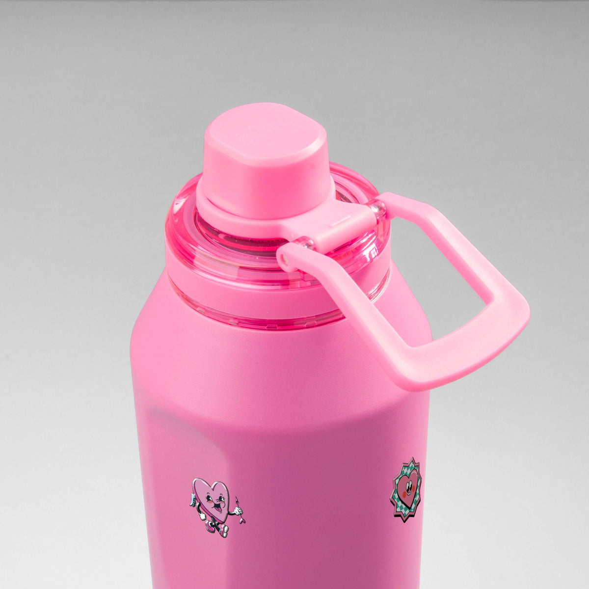 Garrafa Térmica PACCO Vyta 1200ml Corações Chiclete, vista de cima com a alça de lado