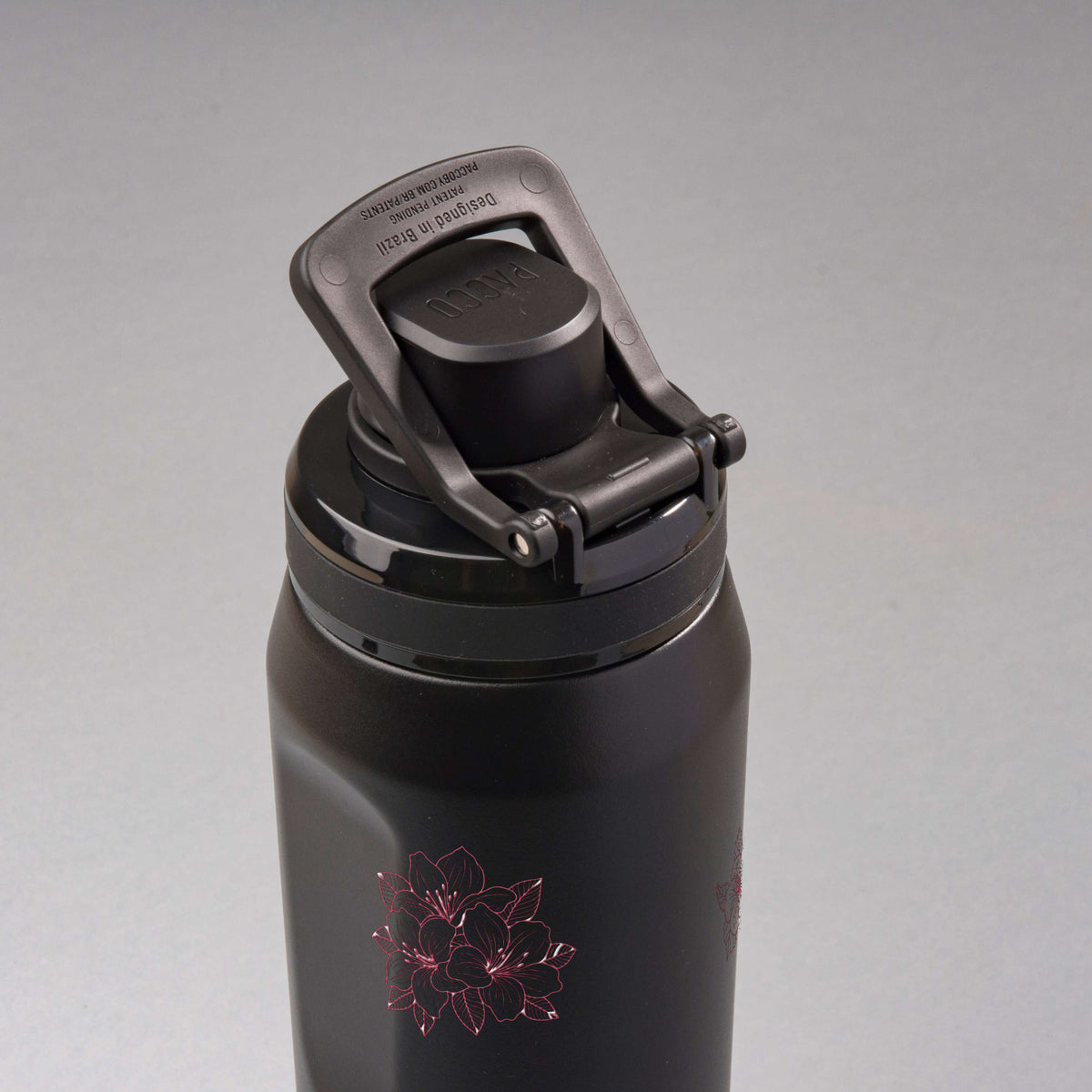 Garrafa Térmica PACCO Vyta 650ml Floral Rosa Preta, vista de cima com a alça levantada