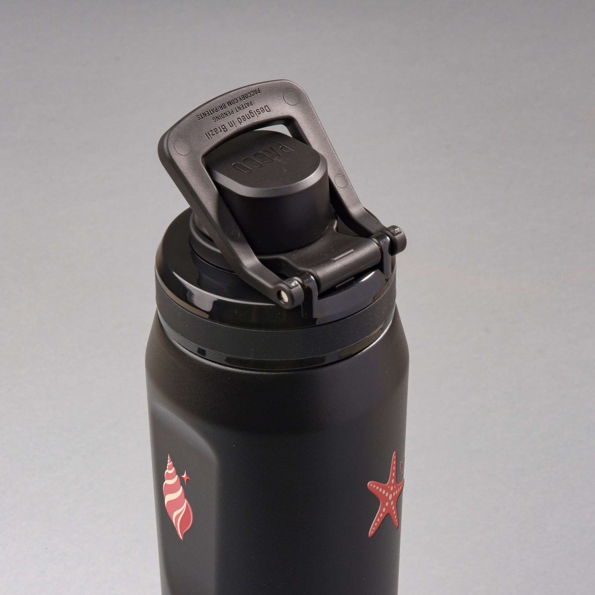 Garrafa Térmica PACCO Vyta 650ml Ocean Blush Preta, vista de cima com a alça levantada