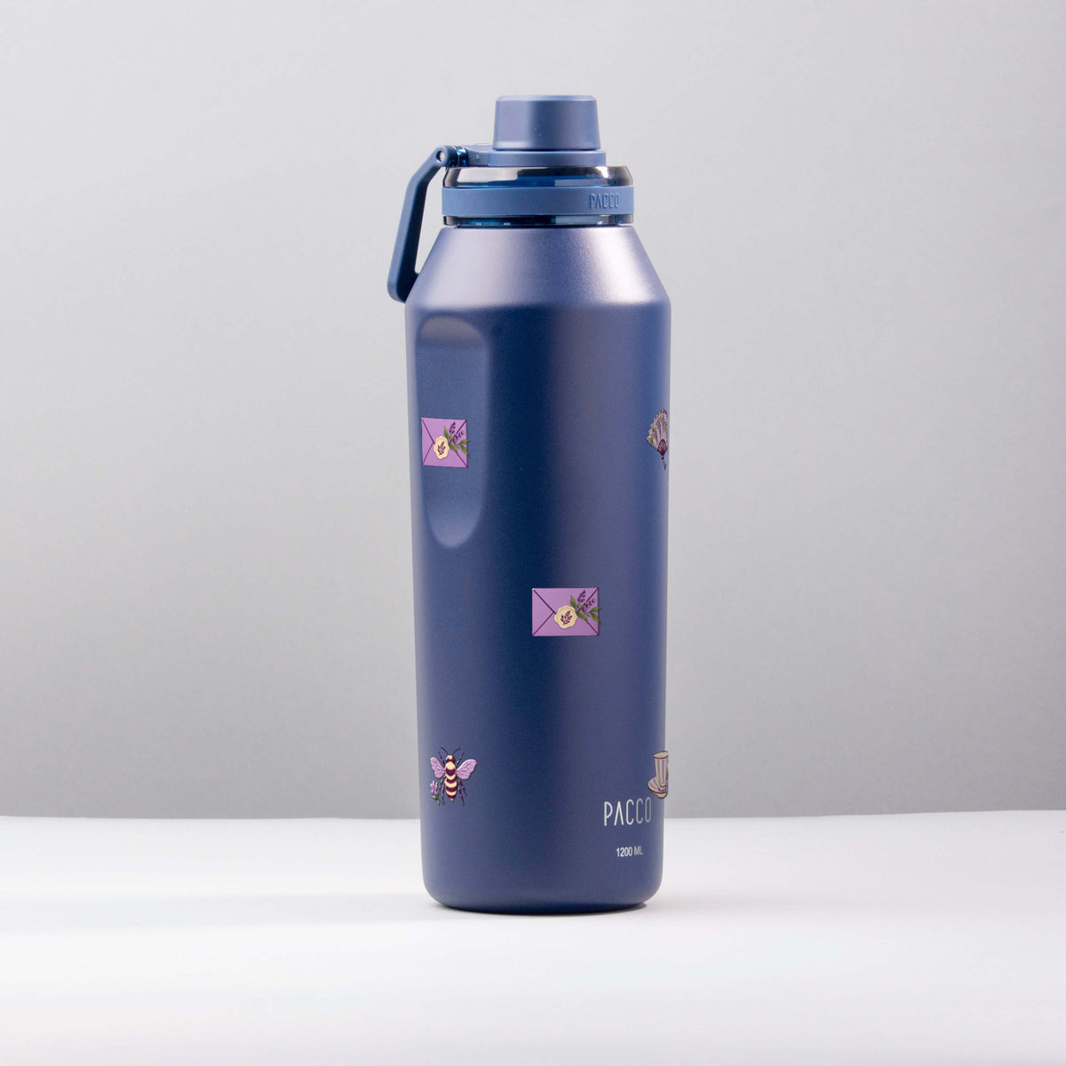 Garrafa Térmica PACCO Vyta 1200ml Lavanda Botânica Marinho, foto de estúdio