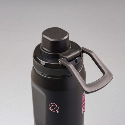 Garrafa Térmica PACCO Vyta 650ml Country Rosa Preta, vista de cima com a alça de lado