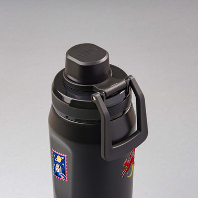 Garrafa Térmica PACCO Vyta 650ml After Hours Preta, vista de cima com a alça na frente