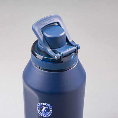 Garrafa Térmica PACCO Vyta 1200ml Porcelana de Coalas Marinho, vista de cima com a alça levantada