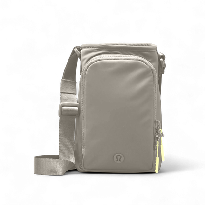 Bolsa para Garrafa Térmica - Cross Bottle Lululemon, leve e compacta, ideal para transportar garrafas e itens essenciais.