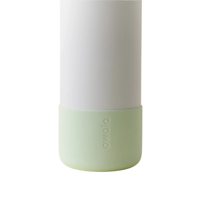 Capa Protetora de Silicone para Garrafa Owala - 710ml | 24oz em silicone verde claro, antiderrapante e flexível para proteção eficaz.