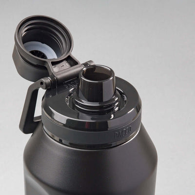 Garrafa Térmica PACCO Vyta 1200ml preta com tampa aberta, destacando durabilidade e design elegante em aço inox.
