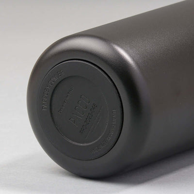 Base da Garrafa Térmica PACCO Vyta 1200ml em aço inoxidável premium, mostrando a resistência e durabilidade do material.