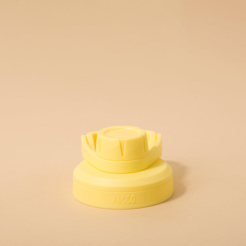 Tampa PACCO Stiff amarela, com design arrojado e vedação de silicone, para transporte seguro de líquidos sem vazamentos.