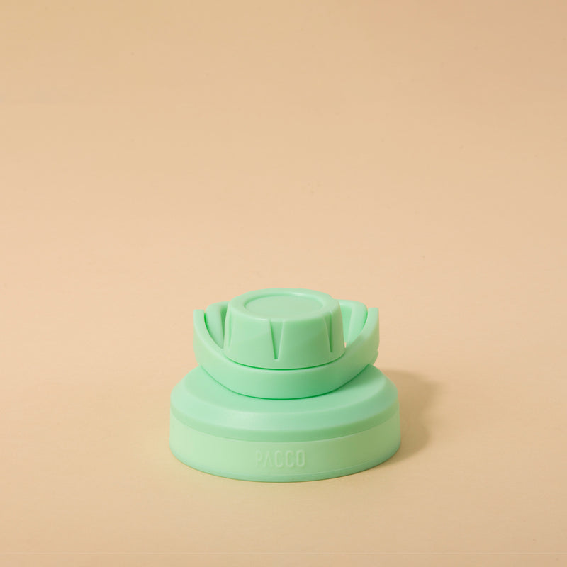 Tampa PACCO Stiff verde em polipropileno com vedação em silicone para fechamento hermético e seguro. Design arrojado e funcional.