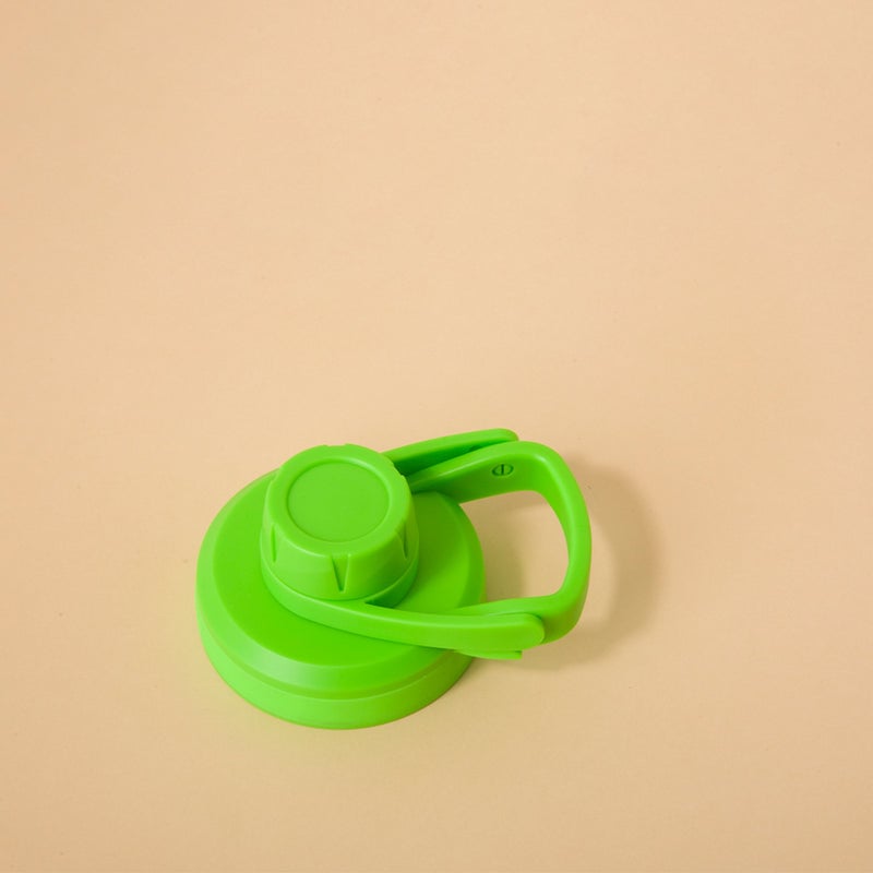 Tampa PACCO Stiff verde com design arrojado, feita de polipropileno com vedação em silicone, garantindo segurança sem vazamentos.