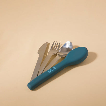 Kit de Talheres Pacco PocketSet em aço inox com estojo em silicone, ideal para uso diário e sustentável. Elegância e praticidade em talheres.