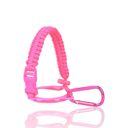 Alça de Mão rosa em Paracord para garrafas térmicas com mosquetão, destacando conforto e estilo para transporte seguro.