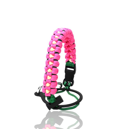 Alça de Mão - Floral, alça ajustável em couro com design floral rosa e verde, ideal para transporte confortável e personalizado.