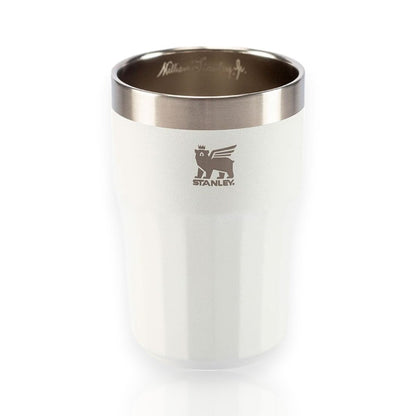 Beer Tumbler Happy Hour Stanley - 384ml, copo térmico elegante em aço inoxidável com design sofisticado para todos os momentos.