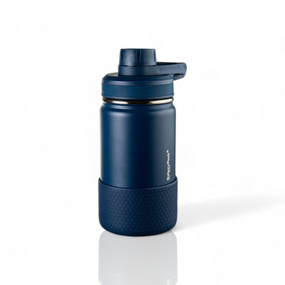 Garrafa Térmica GalaxyFlask® - 380ml azul com design robusto de aço inoxidável e tecnologia de isolamento para manter bebidas na temperatura ideal.