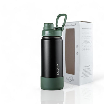 Garrafa Térmica GalaxyFlask® 532 - Black Editions com tampa inovadora, ideal para manter bebidas quentes por 12h e frias por 24h.