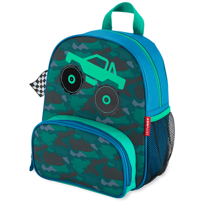 Alt Tag: Mochila Infantil Spark Skip Hop com design de caminhão, compartimento espaçoso e bolso lateral em rede para garrafas.