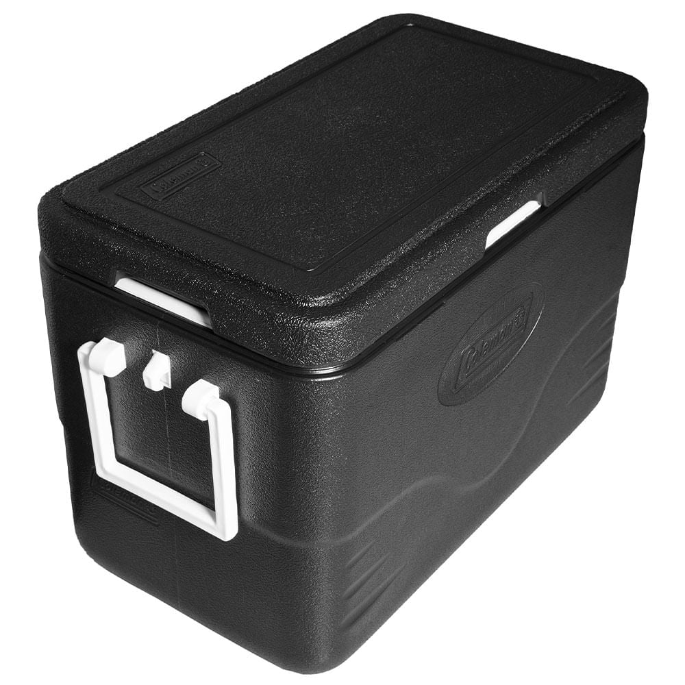 Caixa Térmica 26,5L Personal All Black Coleman com tecnologia FlipLid e alta conservação térmica para até 39 latas.