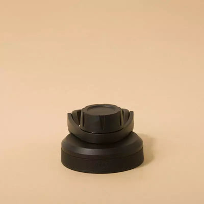 Tampa PACCO Stiff em polipropileno com vedação em silicone para fechamento hermético e seguro, sem vazamentos.