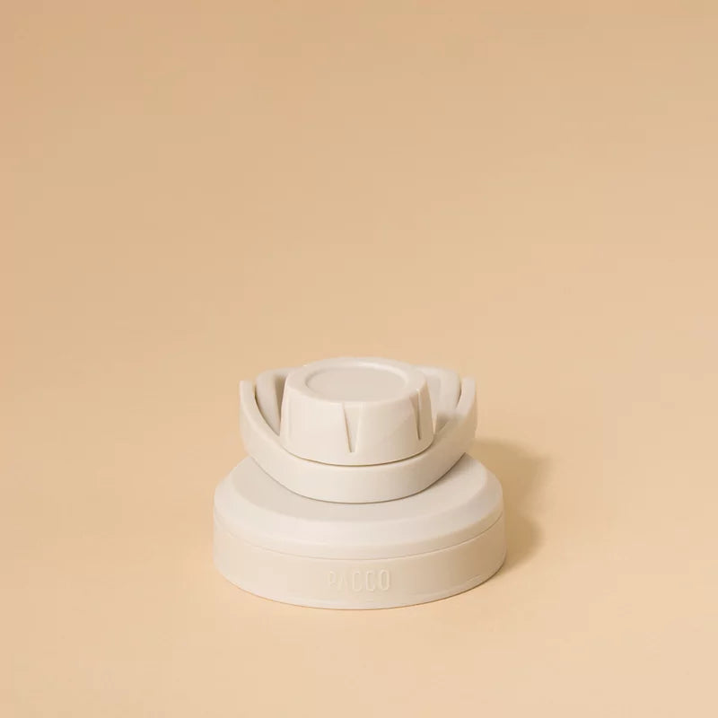 Tampa PACCO Stiff em polipropileno com vedação de silicone para fechamento hermético, destacando design arrojado e funcionalidade máxima.