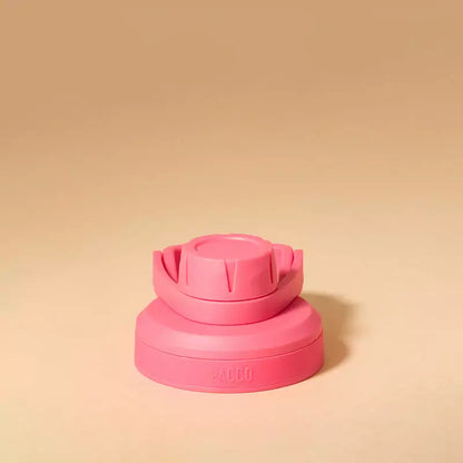 Tampa PACCO Stiff rosa feita de polipropileno com vedação em silicone, garantindo fechamento hermético e transporte seguro.
