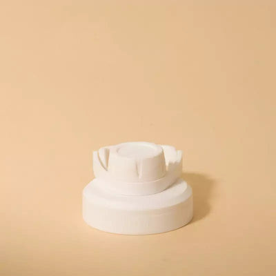 Tampa PACCO Stiff em polipropileno, design arrojado, vedação silicone, fechamento hermético. Ideal para transporte seguro.