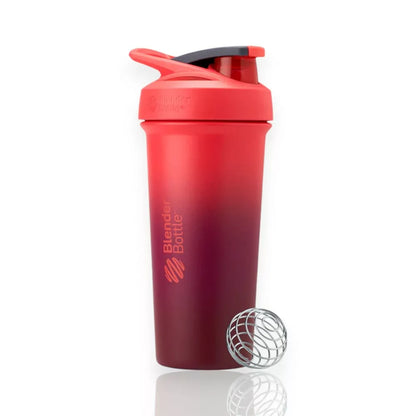 Coqueteleira Blender Bottle Strada Sleek 740ml vermelha com tampa flip StayOpen™ e isolamento térmico para bebidas geladas.