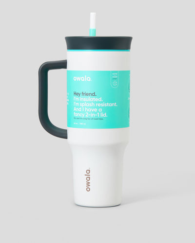 Copo Tumbler Térmico Owala - 1180ml | 40oz em fundo cinza, mostrando design com alça e tampa 2 em 1, ideal para bebidas geladas por 24 horas.