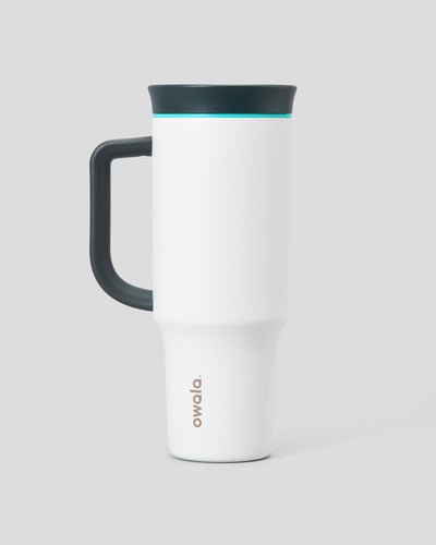 Copo Tumbler Térmico Owala - 1180ml | 40oz branco com alça preta, ideal para manter líquidos frios por até 24 horas.