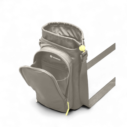 Bolsa para Garrafa Térmica - Cross Bottle Lululemon em preto, compacta e com bolsos para celular e itens essenciais.