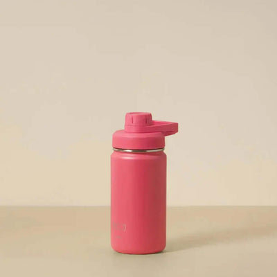 Garrafa Térmica PACCO Hydrav2 350ml rosa em fundo bege, ideal para manter bebidas geladas por 24 horas e quentes por 12 horas.