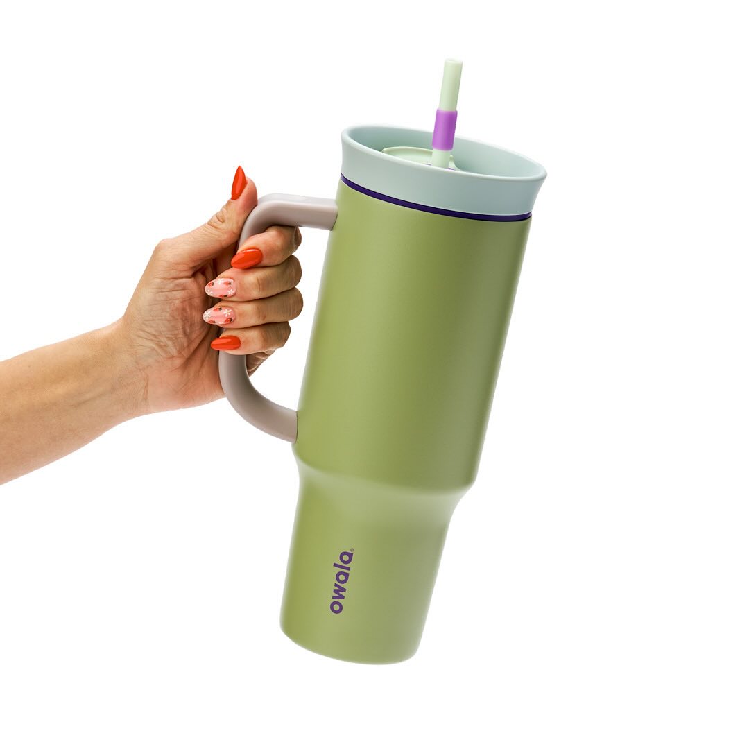 Copo Tumbler Térmico Owala - 1180ml | 40oz verde com tampa e canudo, isolamento a vácuo e design prático para bebidas geladas.