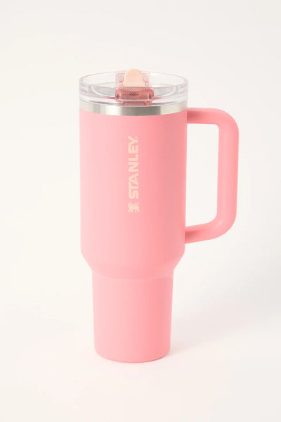 Copo Quencher Protour Stanley | 1,18L em rosa, com tampa Flip Straw ProTour para vedação e canudo embutido, ideal para diversas atividades.