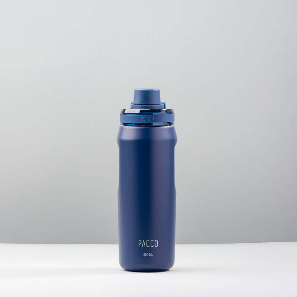Garrafa Térmica PACCO Vyta 500ml em aço inoxidável, azul elegante, com isolamento a vácuo para manter bebidas frias ou quentes.