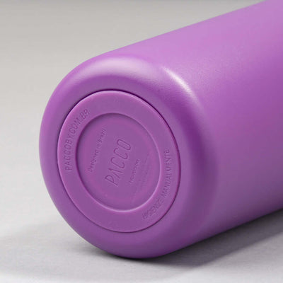 Parte inferior da Garrafa Térmica PACCO Vyta 500ml em roxo, destacando o design elegante e resistente em aço inoxidável.