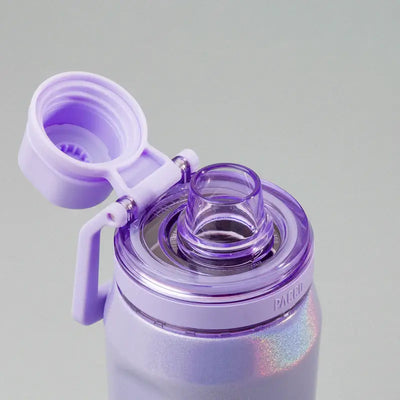 Close-up da tampa aberta da Garrafa Térmica Vyta 500ml PACCO | PEDRAS PRECIOSAS, mostrando o acabamento em aço inox e design sofisticado.