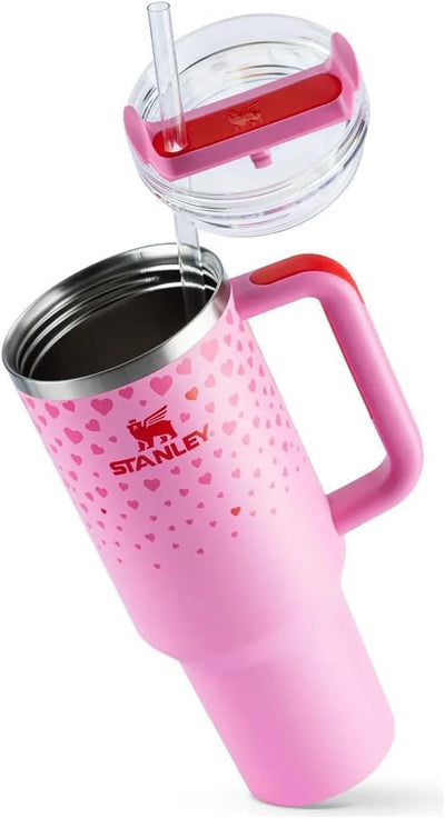 Copo Quencher Stanley 1,18L com design ergonômico, em aço inox reciclado, ideal para hidratação no dia a dia, escritório e academia.