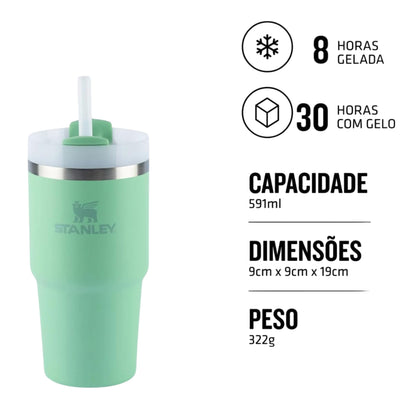 Copo Quencher com alça Stanley | 591ml verde com canudo reutilizável, mostrando capacidade e isolamento térmico.