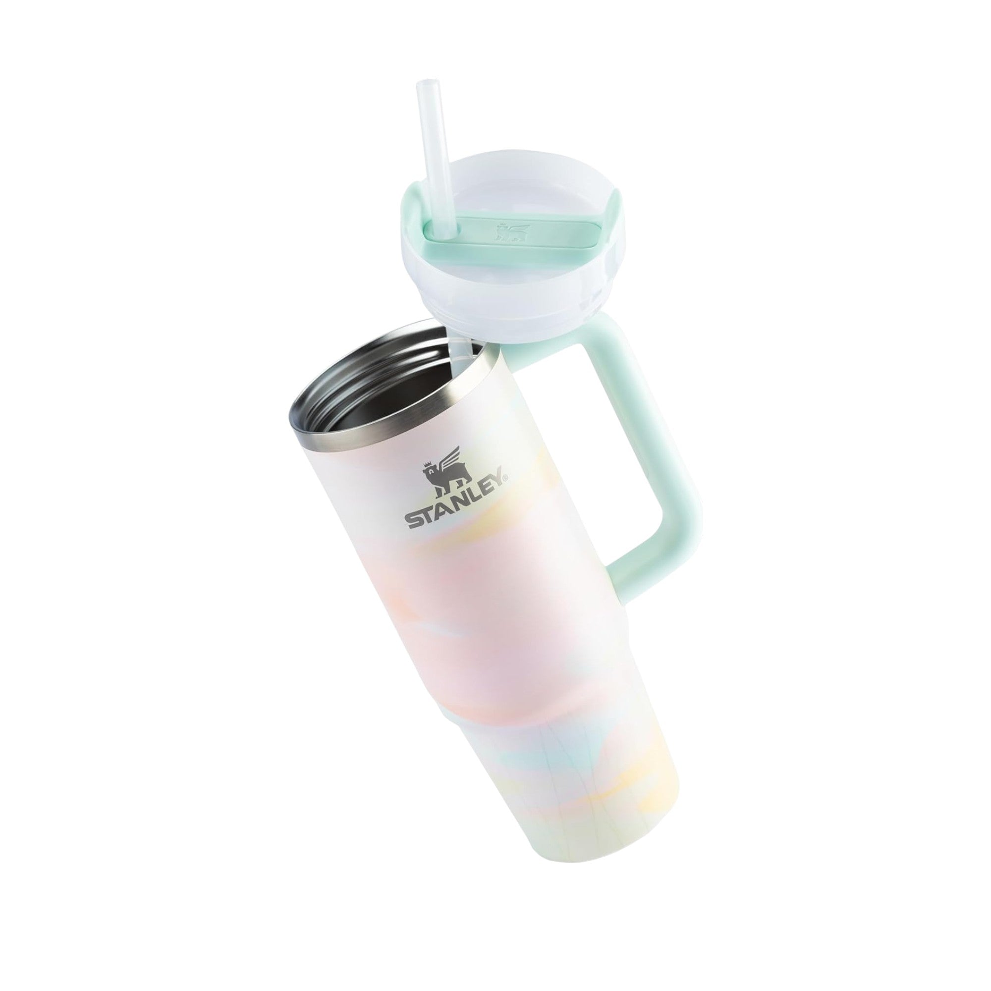 Copo Quencher Stanley 887ml com tampa de 3 posições e design ergonômico, mantendo a bebida gelada por até 40 horas com gelo.