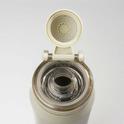 Garrafa Térmica PACCO Vyta 650ml de aço inox aberta, mostrando o design do interior e tampa, com alto desempenho térmico.